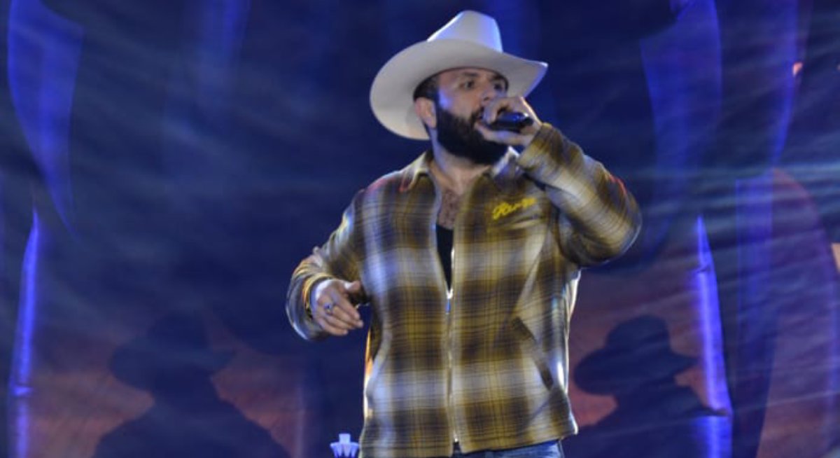 Disfrutan miles de mochitenses el concierto de Carín León en Los Mochis