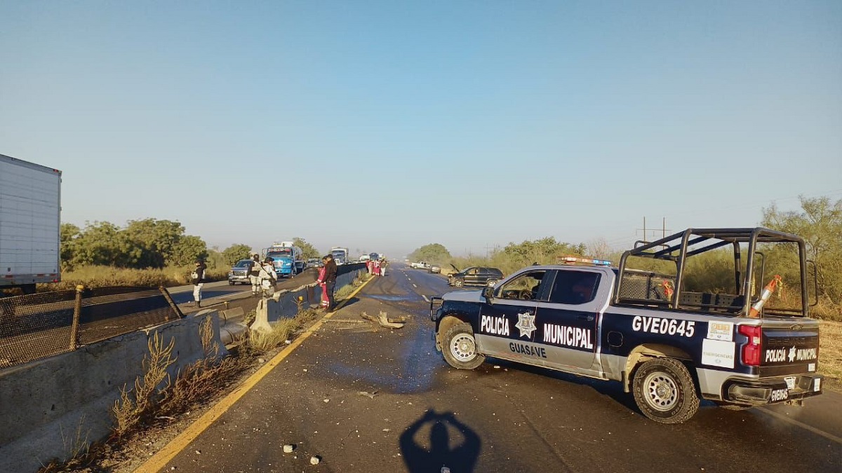 Fuertes daños materiales dejó un choque sobre la México 15, en Guasave