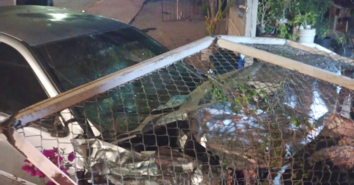 Choque frente a la casa ejidal de Las Brisas en Guasave, deja fuertes daños materiales