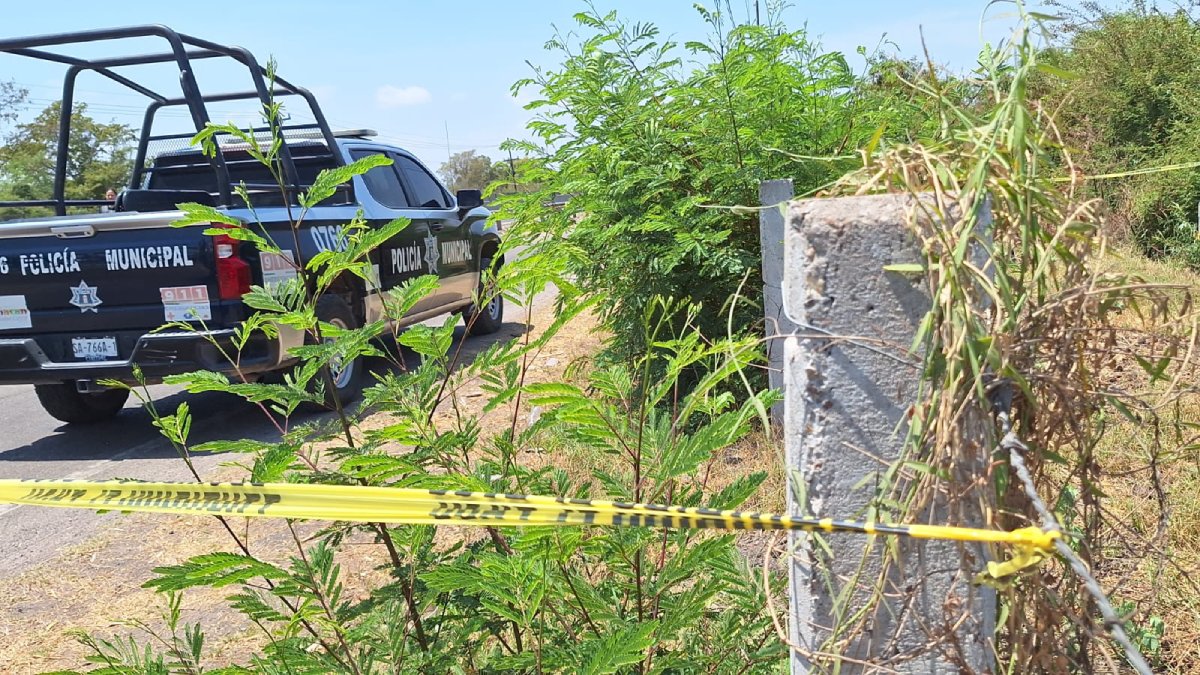 Choque entre moto y camioneta deja un hombre muerto y una mujer herida al sur de Culiacán