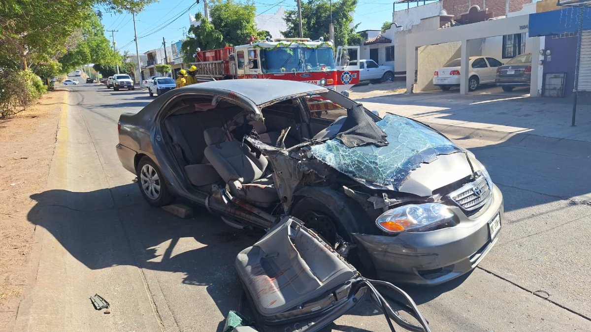 Choque por alcance en Santa Fe de Culiacán deja dos lesionados