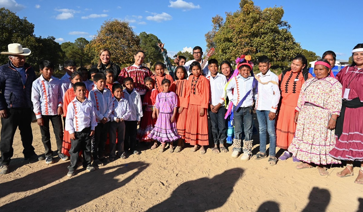 Claudia Sheinbaum restituye tierras a pueblos originarios de la sierra tarahumara, en Chihuahua