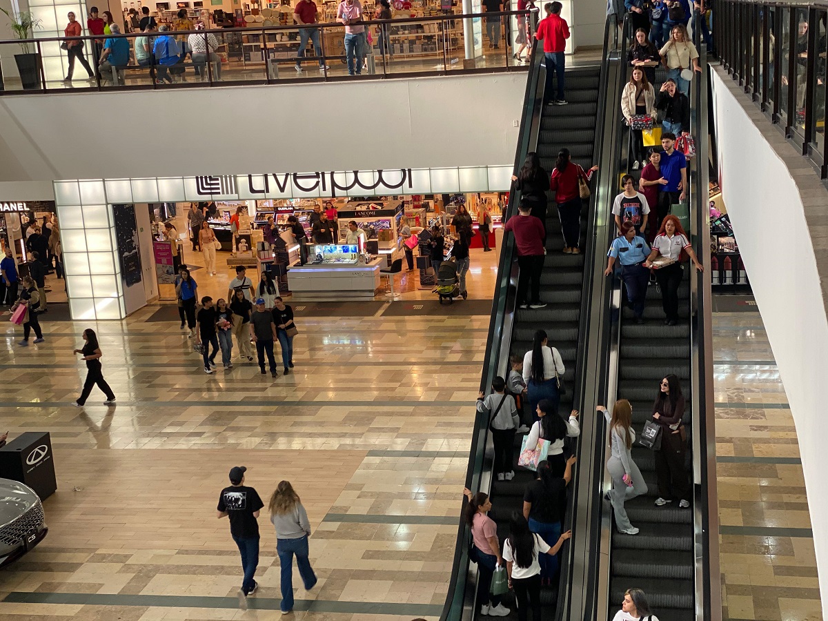 ‘Culichis’ abarrotan Forum Culiacán, por compras de pánico previo a Nochebuena