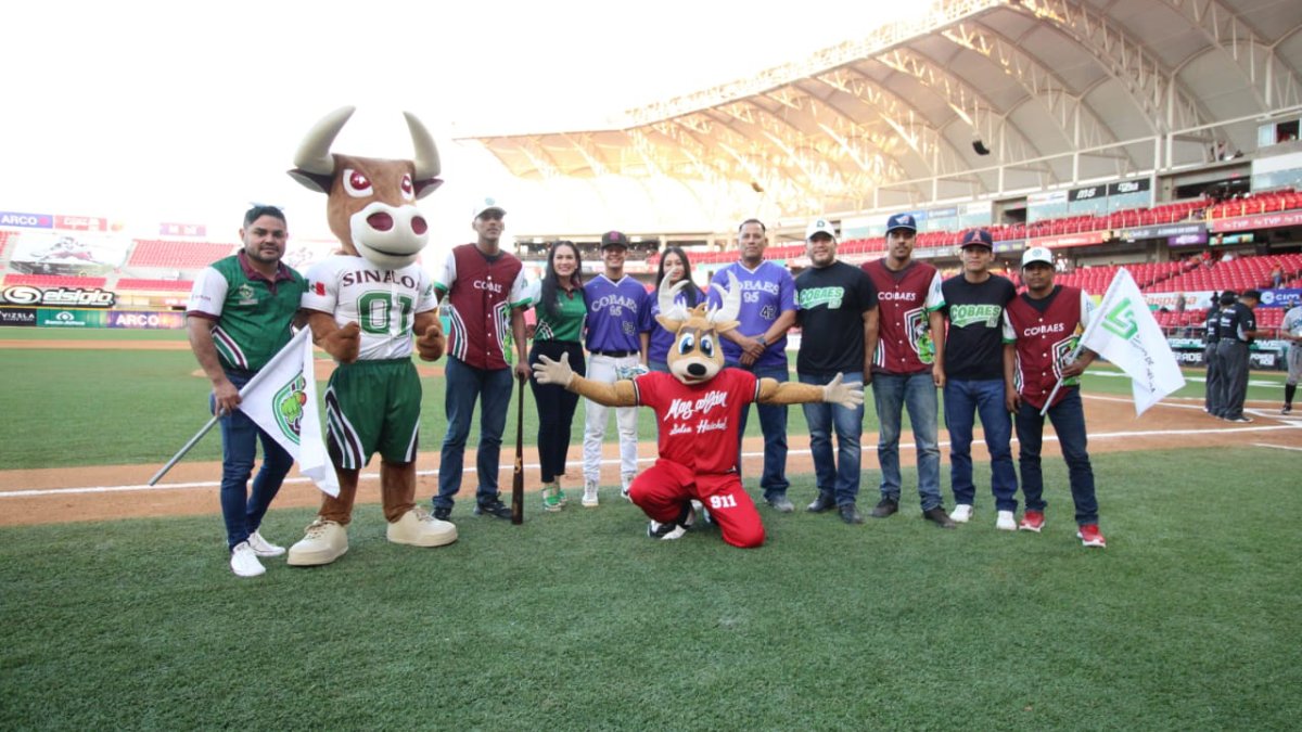 Con lanzamiento de peloteros de COBAES, inicia juego de la serie Yanquis y Venados en el Teodoro Mariscal de Mazatlán