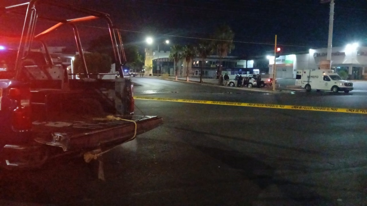 Con ráfagas de armas largas asesinan al conductor de una camioneta a metros de los arcos de La Conquista, en Culiacán