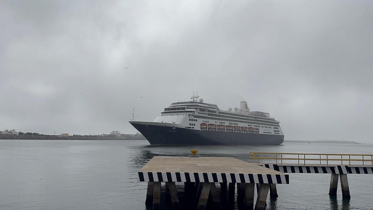 Entre neblina, Mazatlán recibe al Zaandam, el crucero número 109 de este 2024