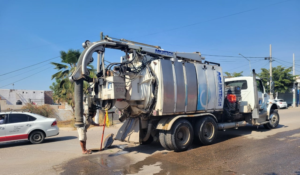 Medía 6 metros cúbicos, sacan tapón de grasa y toallitas húmedas del drenaje en esta colonia de Mazatlán