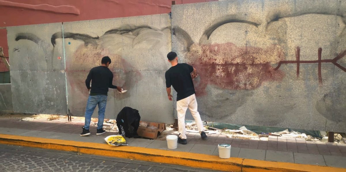 Detienen a dos grafiteros por daños a propiedad privada en Mazatlán
