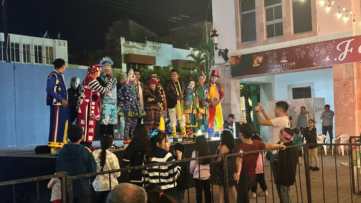 ‘Vivir para hacer reír’: así celebraron payasos su día regalando carcajadas en Mazatlán