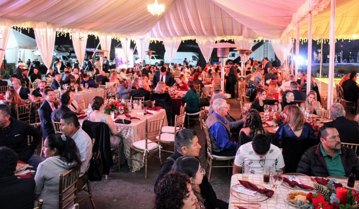 Celebra El Encanto Desarrollos gran gala navideña en Mazatlán