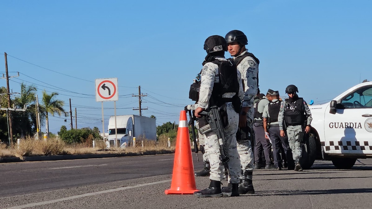 Se restablece circulación en carretera Mazatlán-Aeropuerto tras aseguramiento de vehículo robado