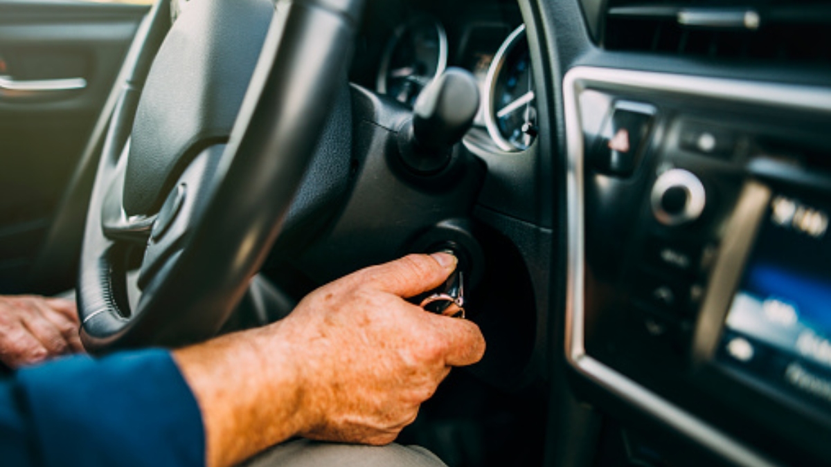 ¿Cuánto tiempo hay que calentar el carro antes de arrancar, en temporada de frío?