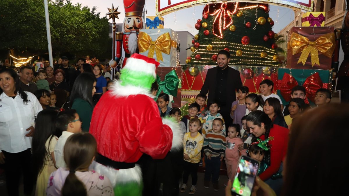 La Navidad llega a Elota con el encendido del Pino y un Festival Cultural