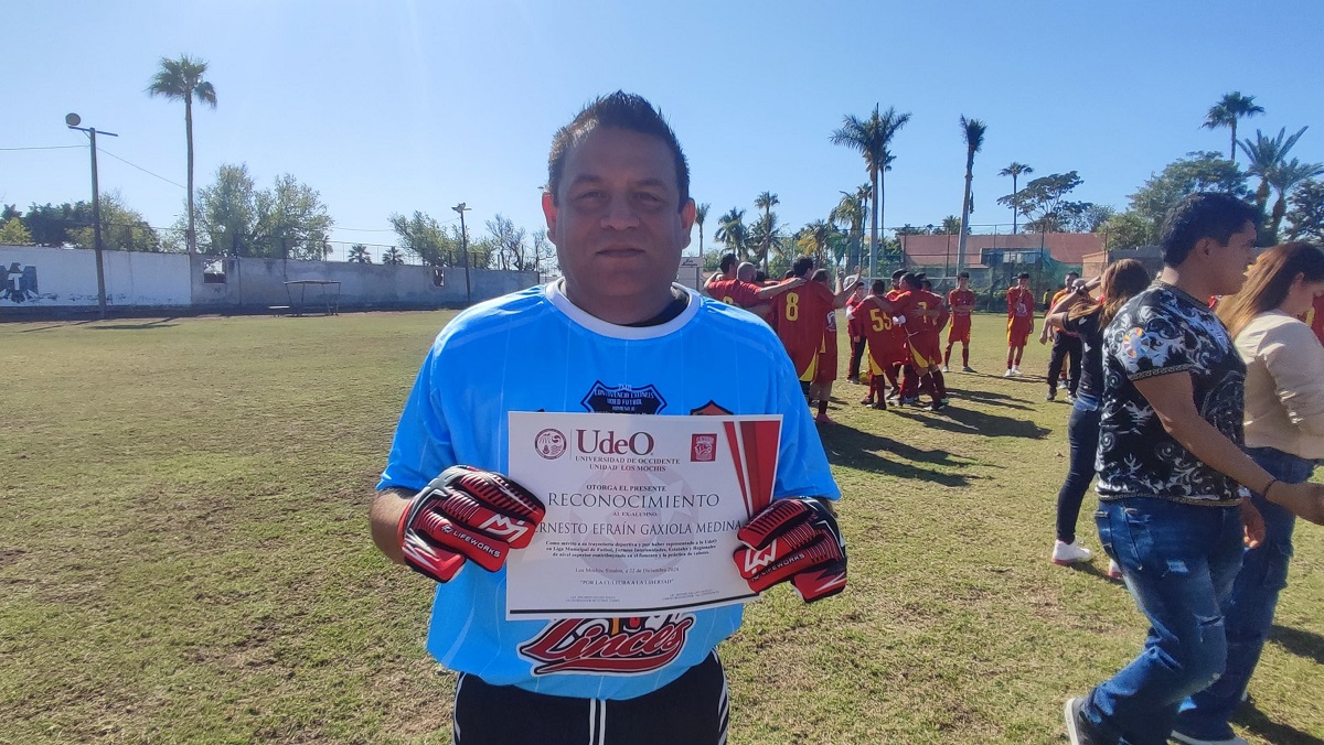 Reconocen a Ernesto Gaxiola ‘El Gato’ en la 7ma “Convivencia Exlinces UdeO Futbol”