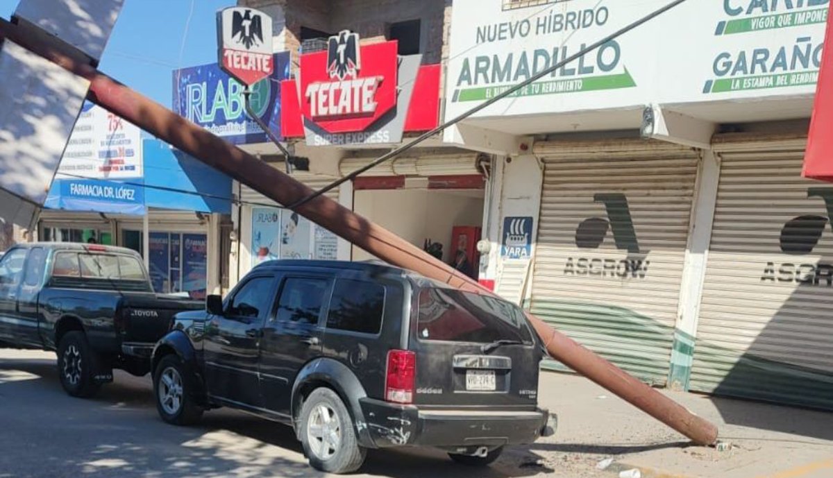 Cae espectacular sobre una camioneta en Ruiz Cortines, Guasave
