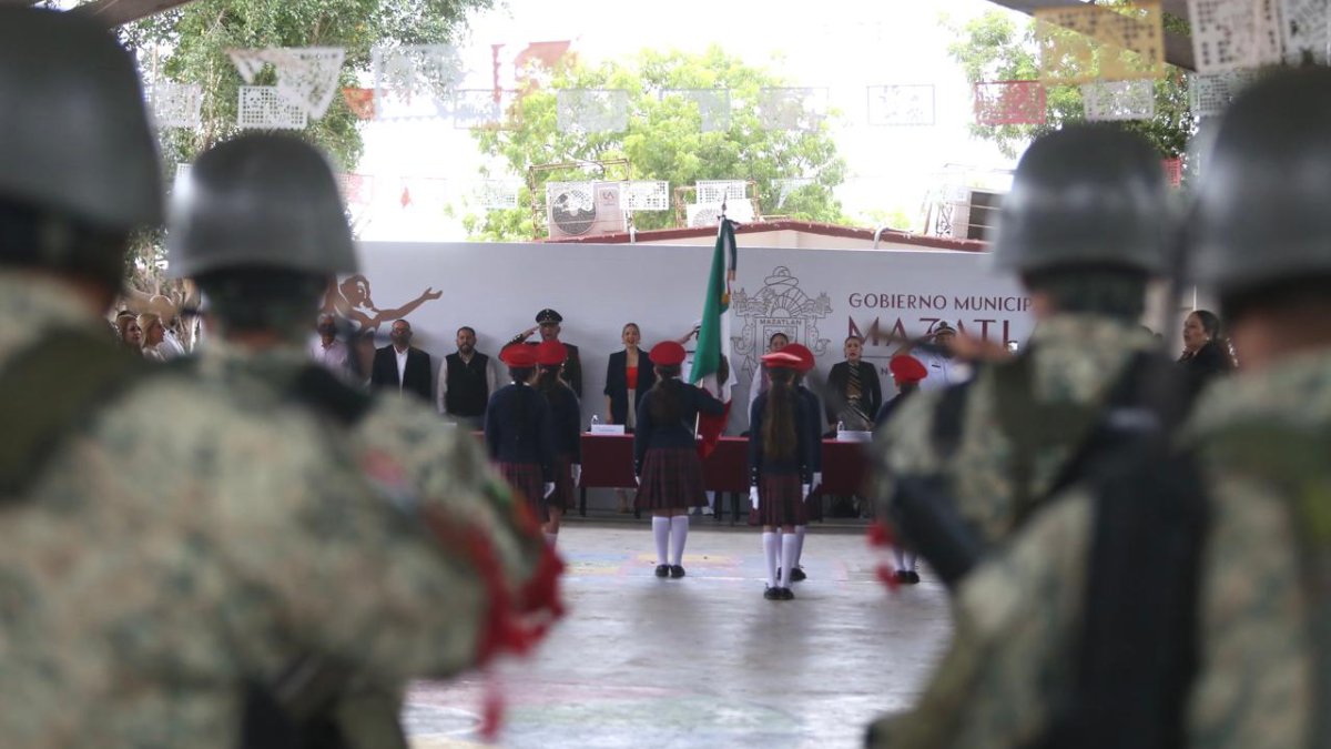 Equipará Estrella Palacios aula de medios en Primaria Juan Escutia, de Villas del Sol