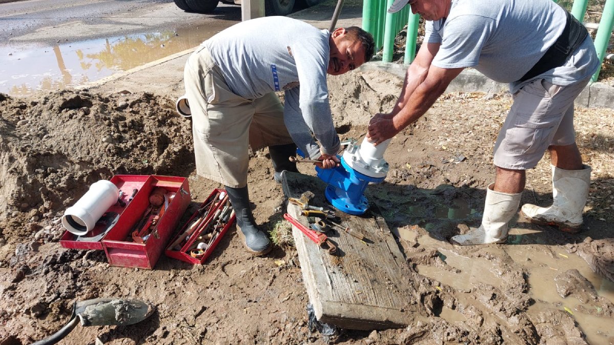 Asunto arreglado; Jumapam repara fuga en la Juárez y se normaliza abasto en Mazatlán
