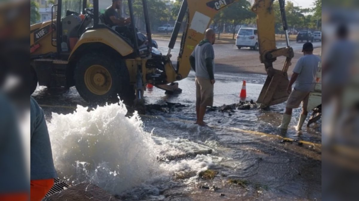 ‘Truena’ tubería en Campitos de la Juárez y suspende Jumapam suministro para reparar en Mazatlán