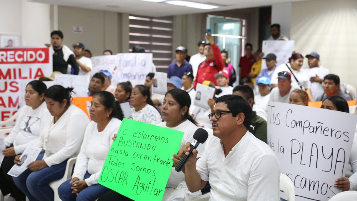 Atienden funcionarios del Gobierno de Mazatlán a familiares de Óscar Aguilar, joven desaparecido