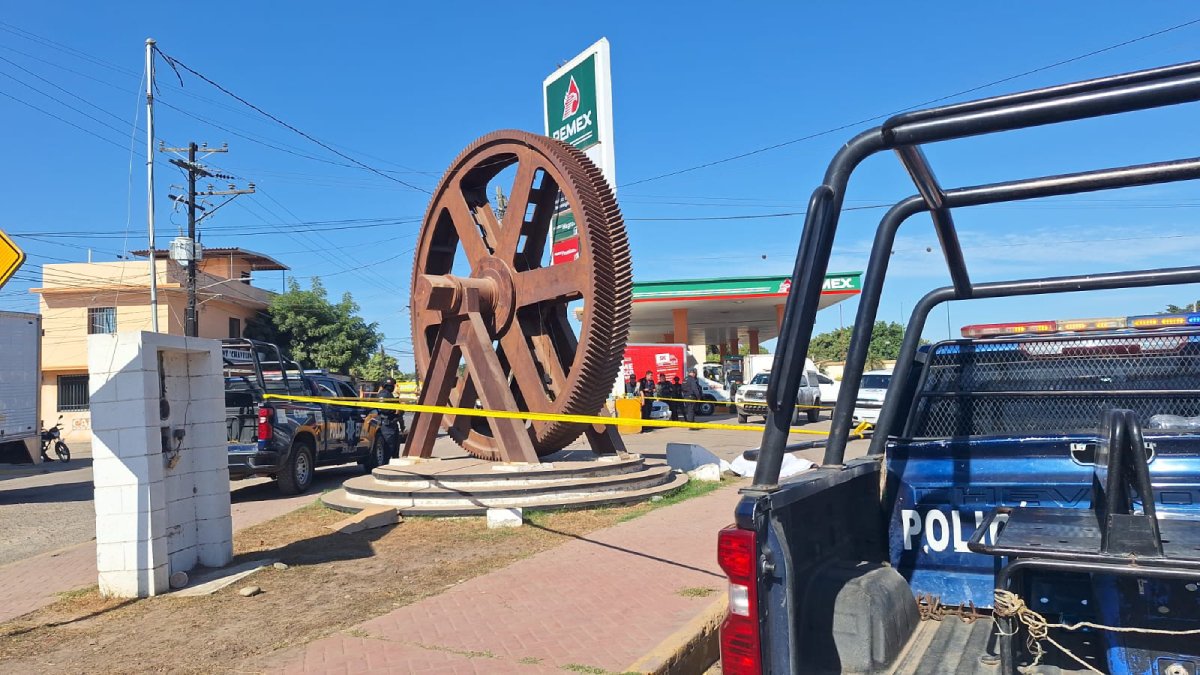 A un costado del engrane del nuevo municipio de Eldorado encuentran a un hombre ejecutado