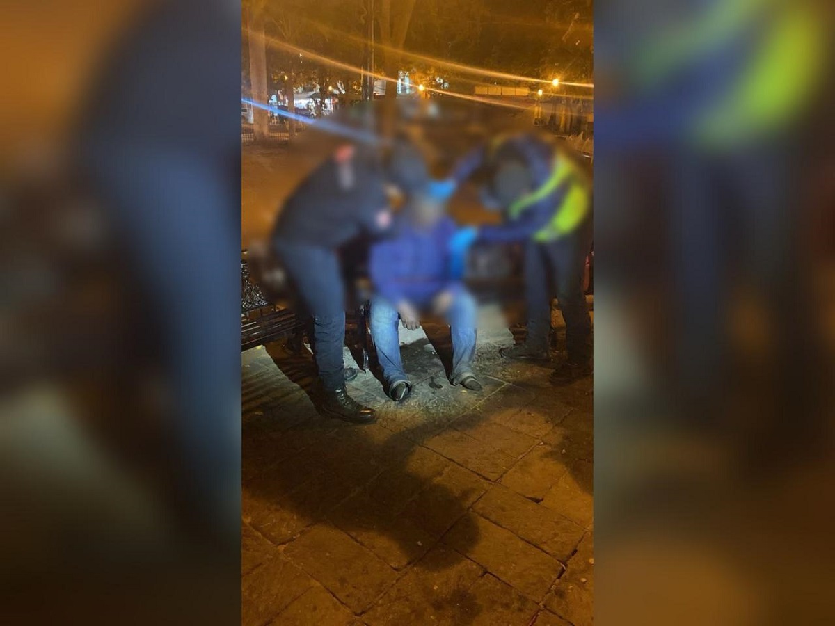 Hombre queda sin vida en una de las bancas de la Plazuela 27 de Septiembre en Los Mochis