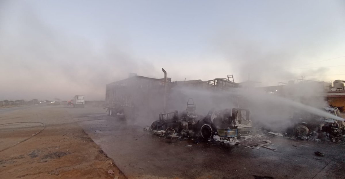Se incendian dos tráileres en los límites de Sinaloa y Sonora