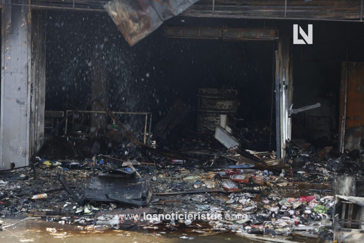 “Pensamos que era un agarre de tanta tracatera”: Relatan vecinos cómo vivieron el incendio en dulcería de Navolato