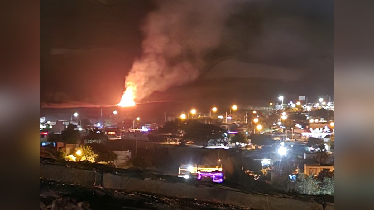 Noche de incendio en el fraccionamiento Alborada de Mazatlán este viernes