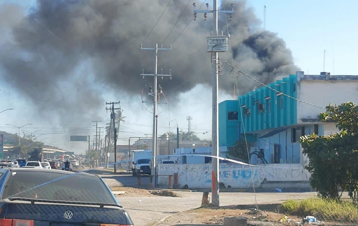 Se registra incendio en el patio del Ministerio Público de Robos de Vehículos en Mazatlán