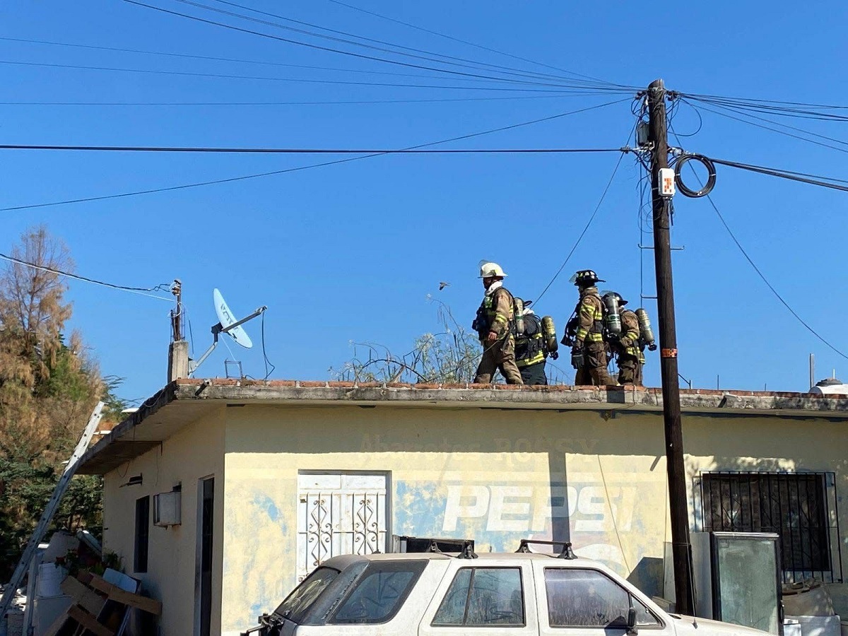 A punto de quedar atrapado en incendio en su domicilio, pero logró salir en Villa Unión, Mazatlán