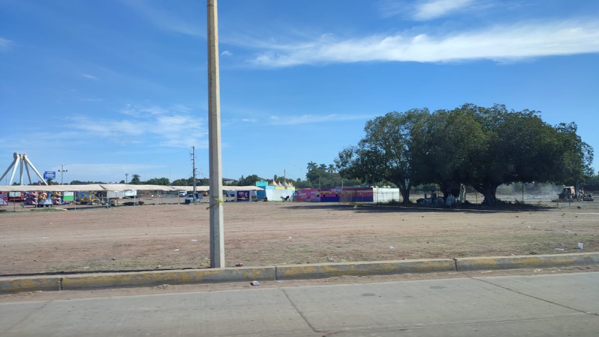 Demandan comerciantes agilidad en la instalación de la Verbena Navideña en Los Mochis; ofrecen su ayuda