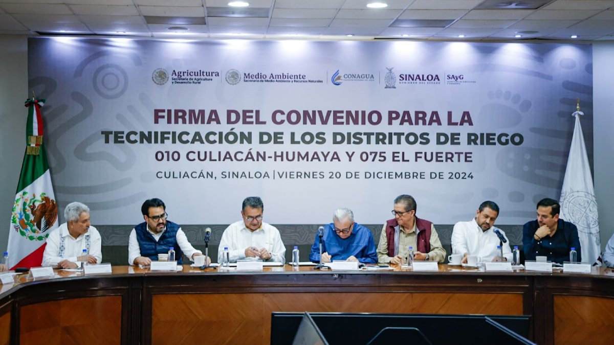 Rocha firma convenio para tecnificación de los distritos de riego 010 en Culiacán y 075 de El Fuerte