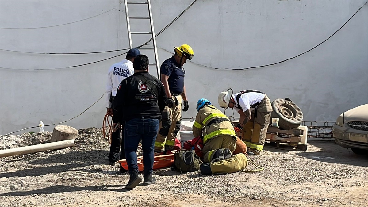 Joven pintor recibe fuerte descarga eléctrica en Guasave y resulta gravemente lesionado