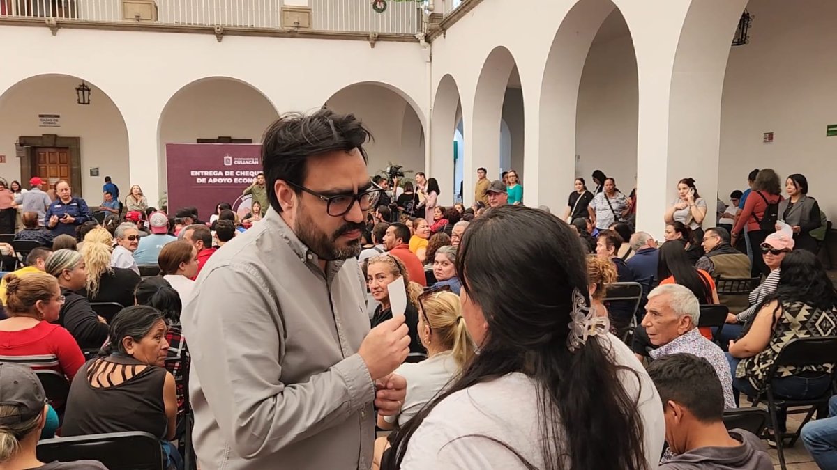 Gámez Mendívil entrega personalmente apoyos de 5 mil pesos a comerciantes de Culiacán