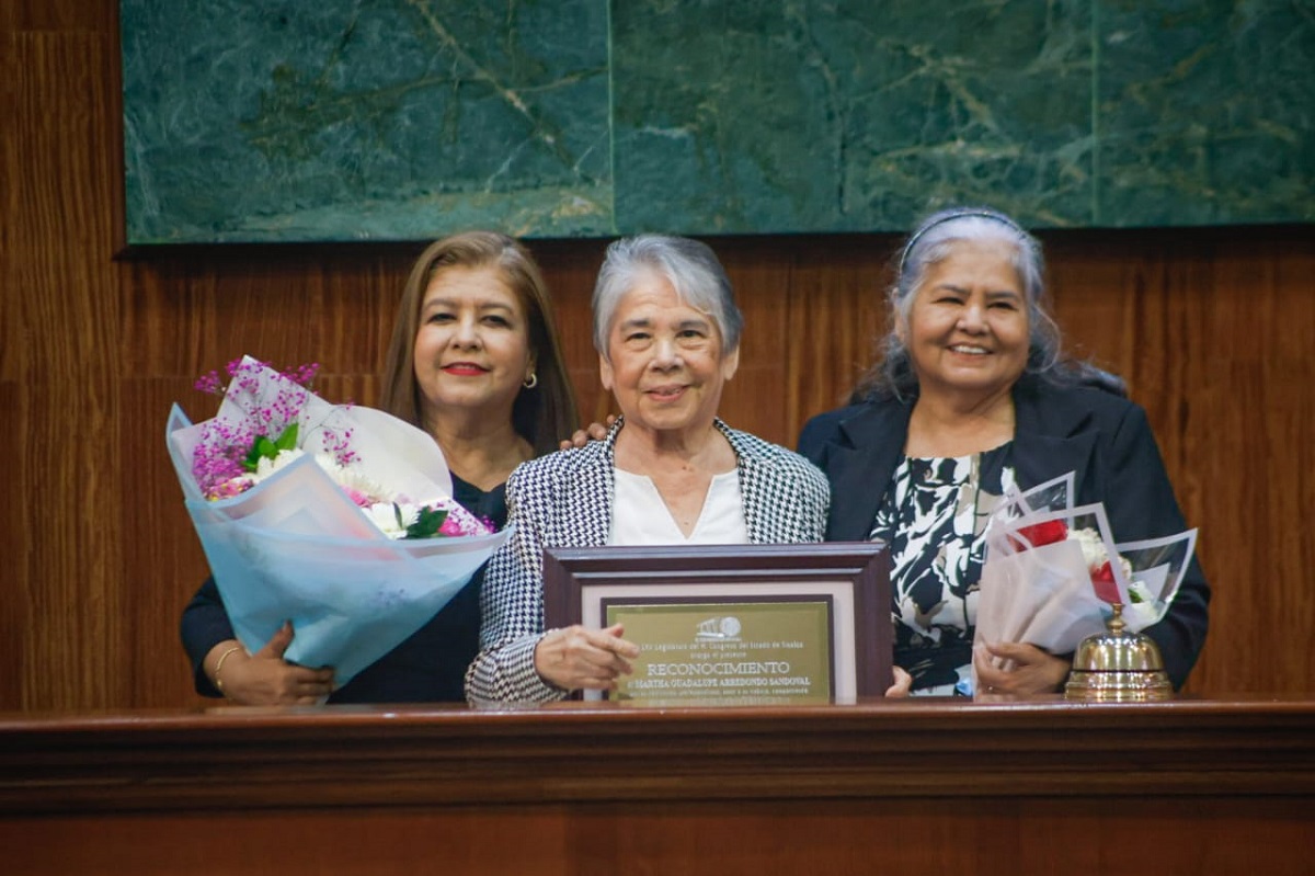Se despide Martita Arredondo, ‘la jefa’ de los diputados, tras 62 años al servicio del Congreso de Sinaloa