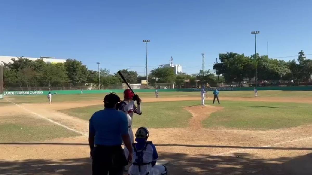 ¡Graban momento de terror! Disparos interrumpen juego de beisbol en Culiacán