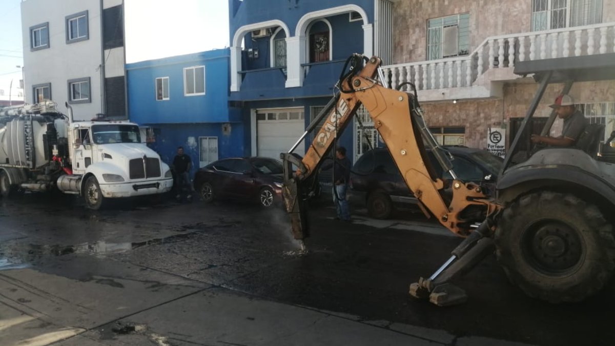 Jumapam realiza reparaciones tras derrame de aguas residuales en el Centro de Mazatlán