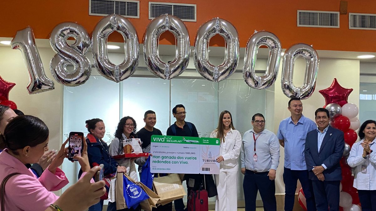 Arriba a Mazatlán el pasajero 1 millón 800 y así lo celebra el puerto