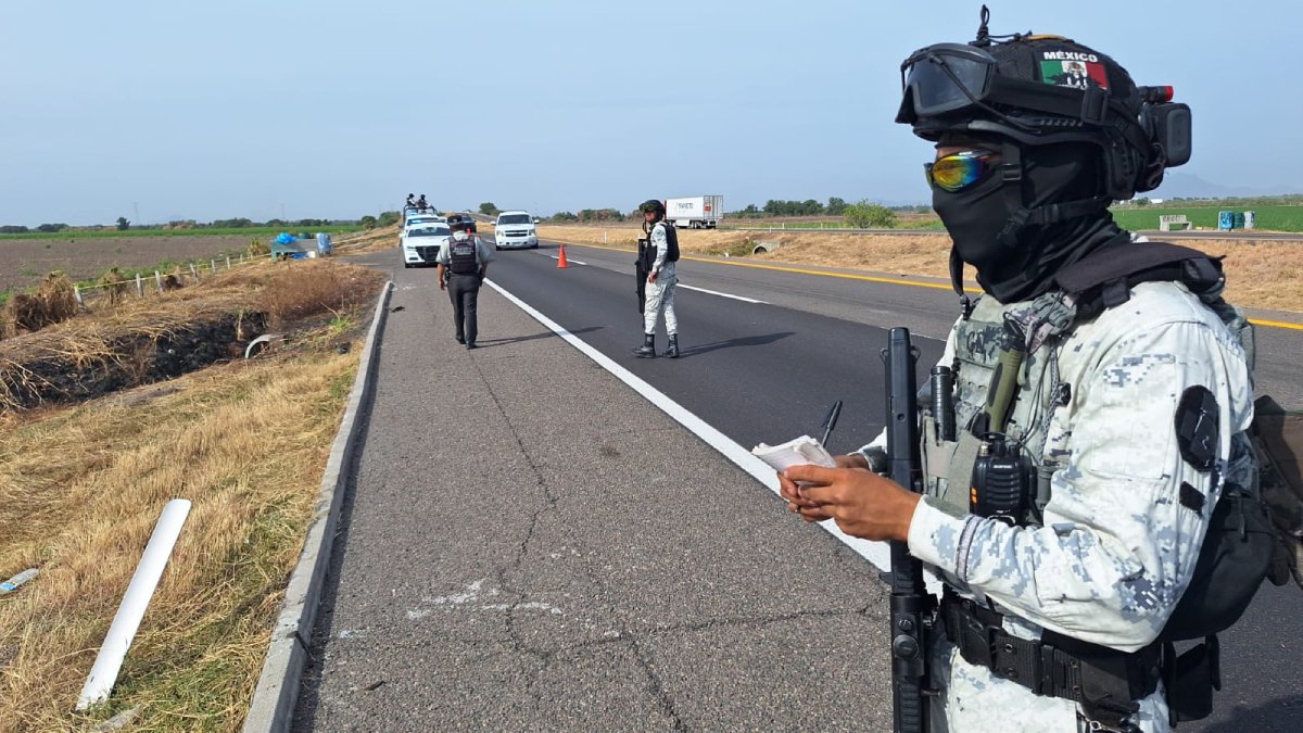 Sentado en una banca junto a la autopista Benito Juárez, encuentran ejecutado a un hombre en Navolato