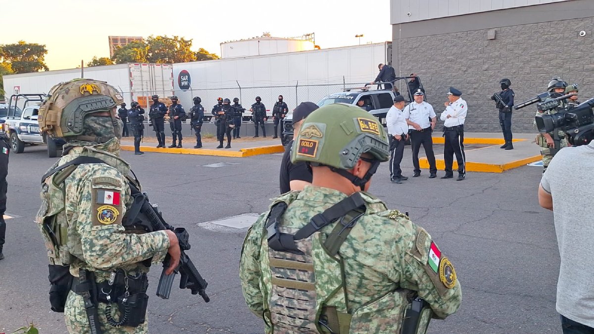 Encapuchado despoja auto 2024 a mujer en el estacionamiento del Sam´s Tres Ríos en Culiacán