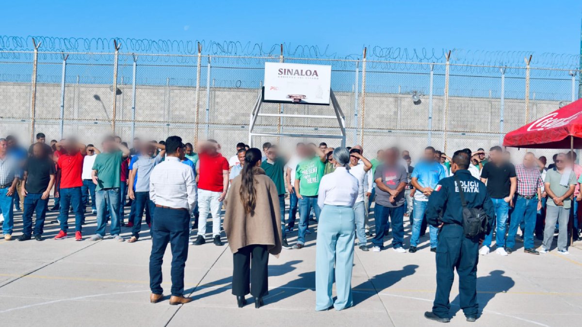 Alcaldesa de Salvador Alvarado, Lupita López entrega apoyos a los presos del Centro Penitenciario Regional