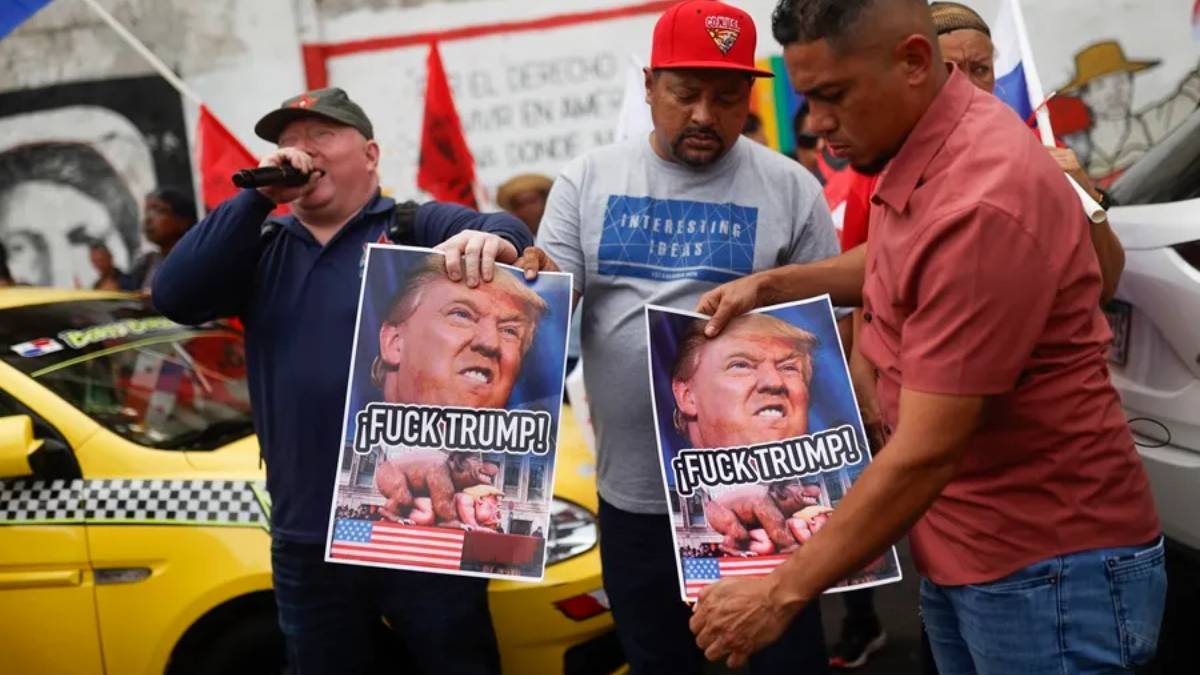 Manifestantes en Panamá queman carteles de Trump tras amenazas sobre el Canal