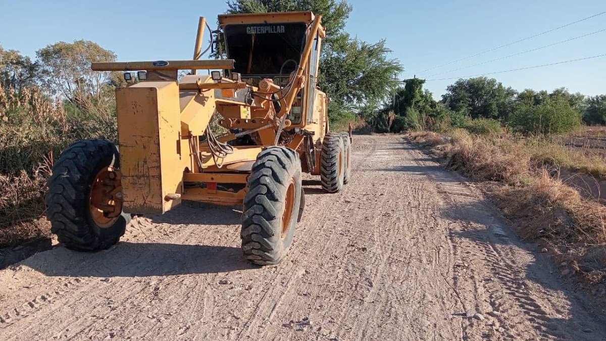Dan manita de gato a caminos vecinales en El Fuerte; se mejora la conectividad