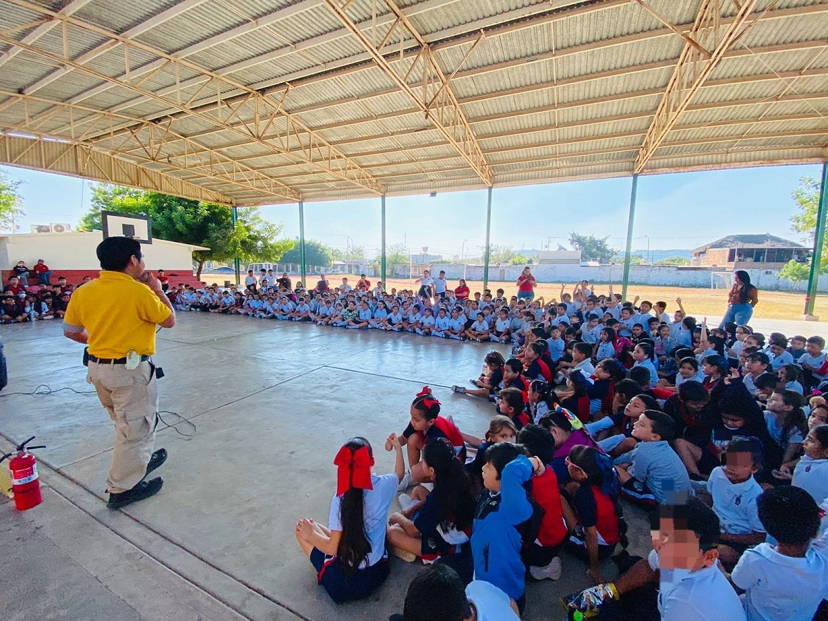 PC realiza visitas a escuelas para prevenir riesgos por el uso de pirotecnia en Mazatlán