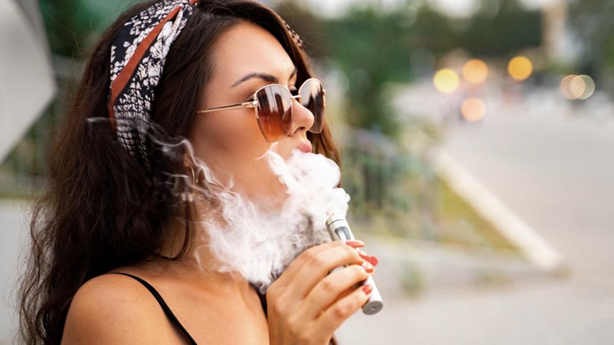 ‘No es un tema menor’: Exhiben sustancias tóxicas ‘no declaradas’ de los vapeadores y sus usos… en la industria