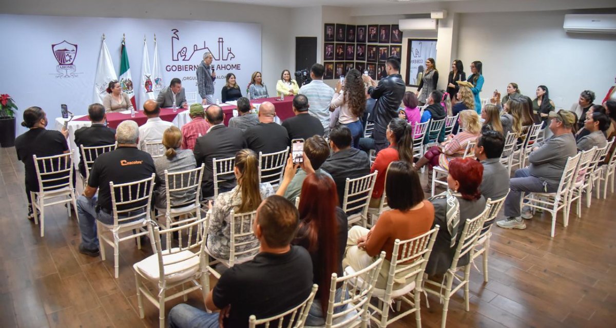 ¡Papelito habla! Otorgan 115 títulos de registro de marca en Ahome; Secretaría de Economía reconoce el esfuerzo