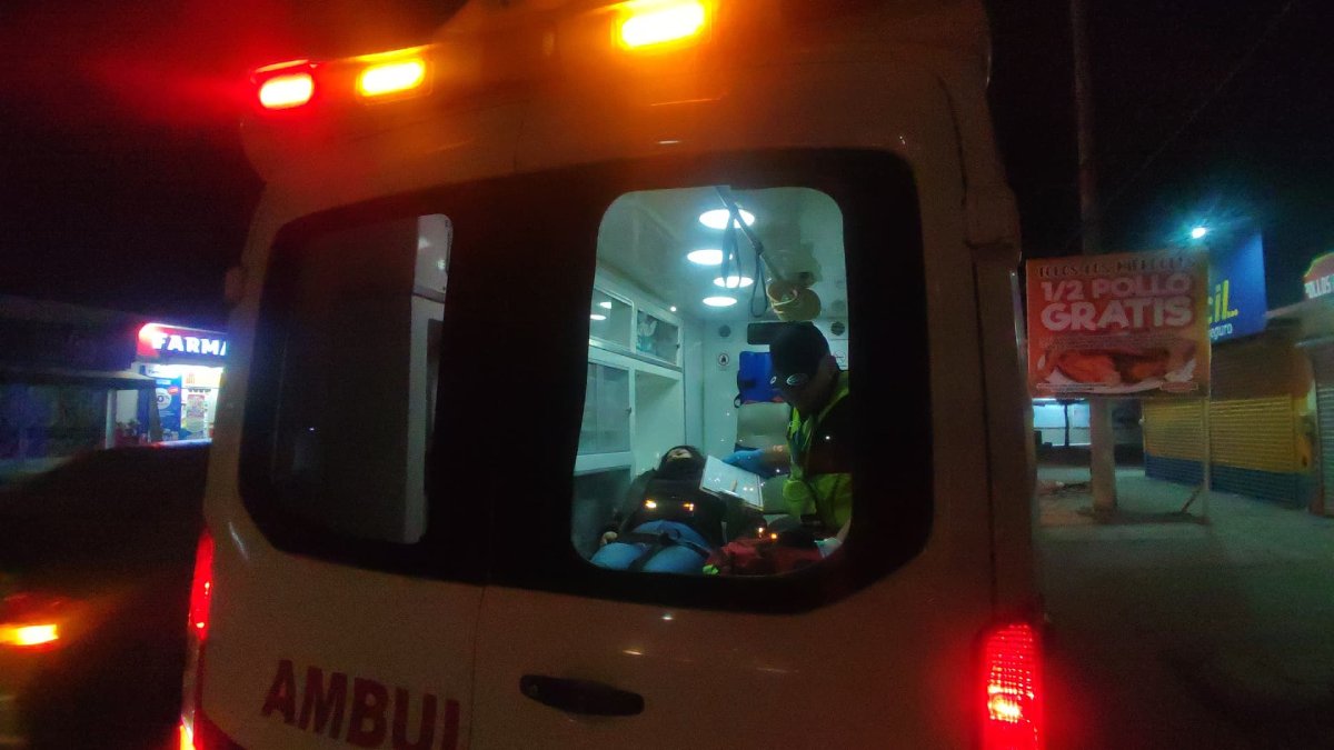 Pareja motociclista es arrollada por el conductor de un vehículo al sur de la ciudad de Los Mochis