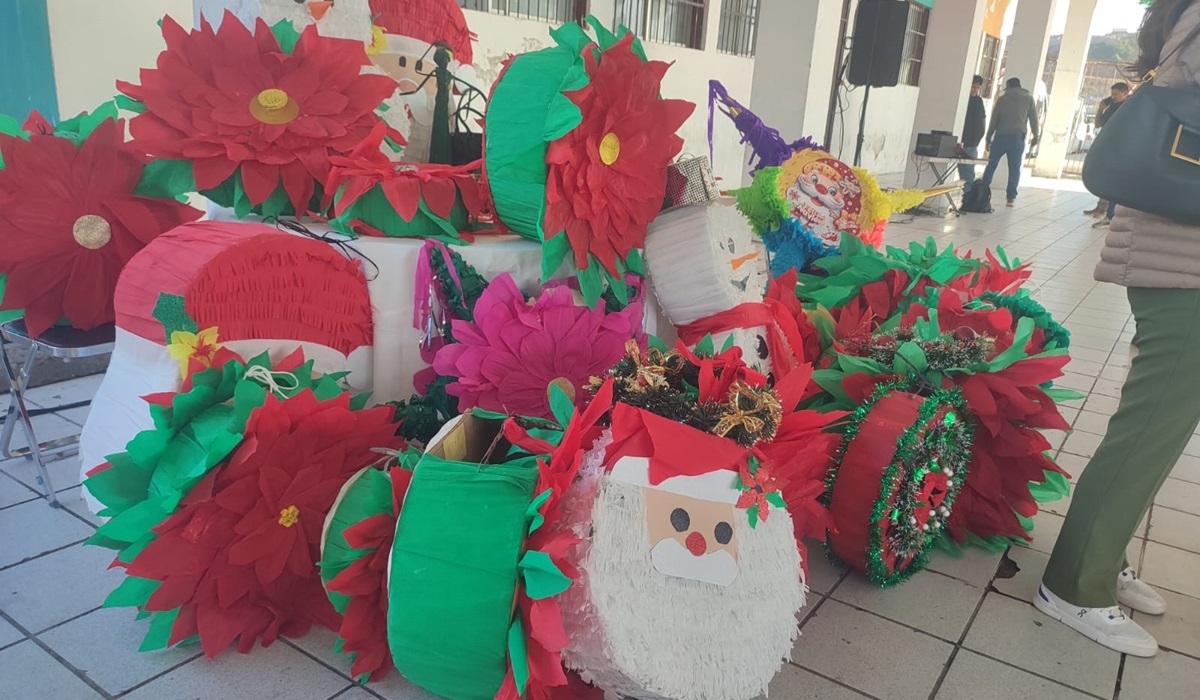 Exhiben piñatas elaboradas por adultos mayores; aprovechan la convivencia en el puerto de Topolobampo
