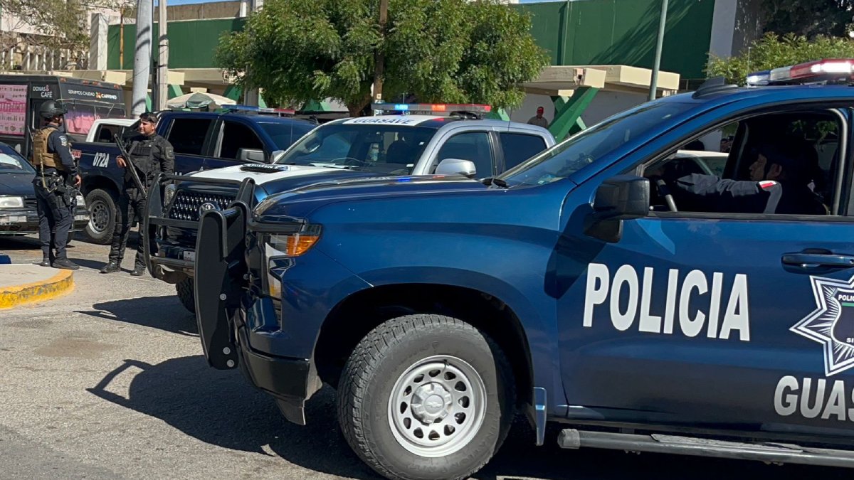 Se roban Urvan del estacionamiento de una tienda departamental en el Centro de Guasave