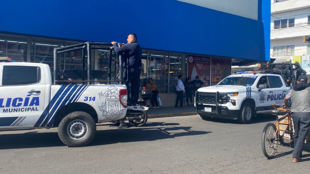 ¡Con las manos en la masa! Detienen a mujer que pretendía hurtar en tienda de Mazatlán